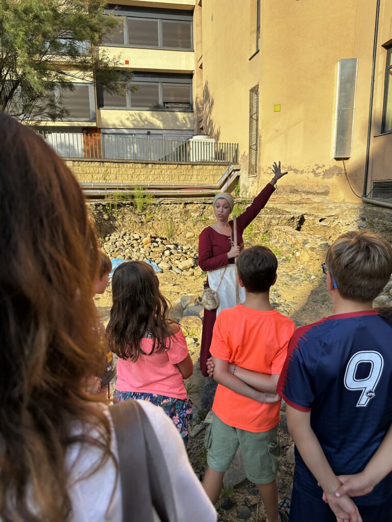 Visita teatralitzada 'Famílies al passat: El tresor del pati de les monges'